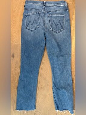 Mother insider crop step fray